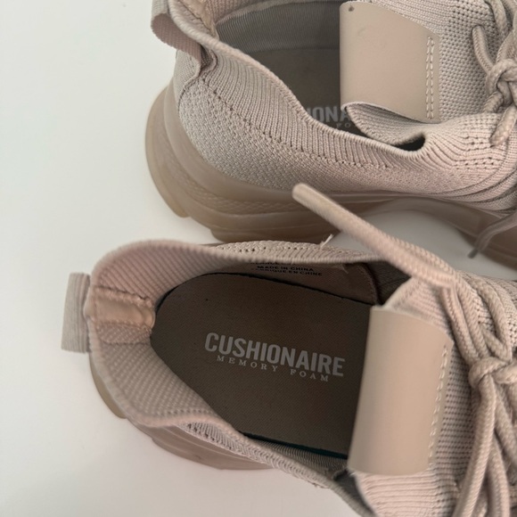 Cushionaire Womens Sneakers Neutral Beige Knit Lace Up Comfort Shoes 9.5 - Picture 6 of 8